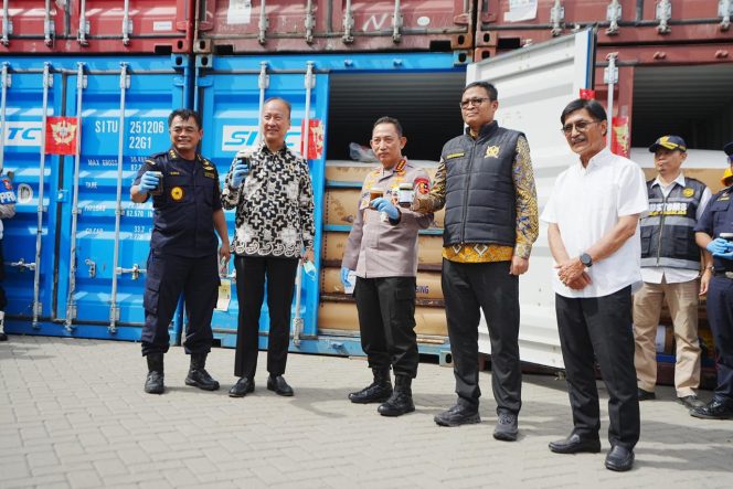 
					Pimpin Sertijab dan Pengantar Purna Tugas, Kadivhumas Polri Tekankan untuk Selalu Berbuat yang Terbaik