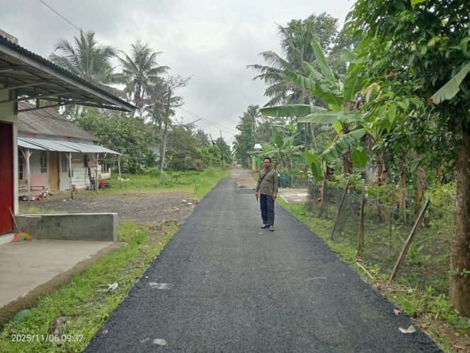 
					Rampung Pembangunan, Desa Bringkeng Lakukan Perawatan Jalan Rabat Beton dengan Aspal Demi Kualitas Jangka Panjang