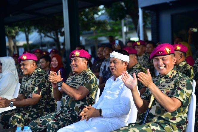 
					MEMBANGUN GENERASI EMAS BANGSA: PANGKORMAR DAN GUBERNUR JAWA BARAT KOLABORASI WUJUDKAN PENDIDIKAN KARAKTER
