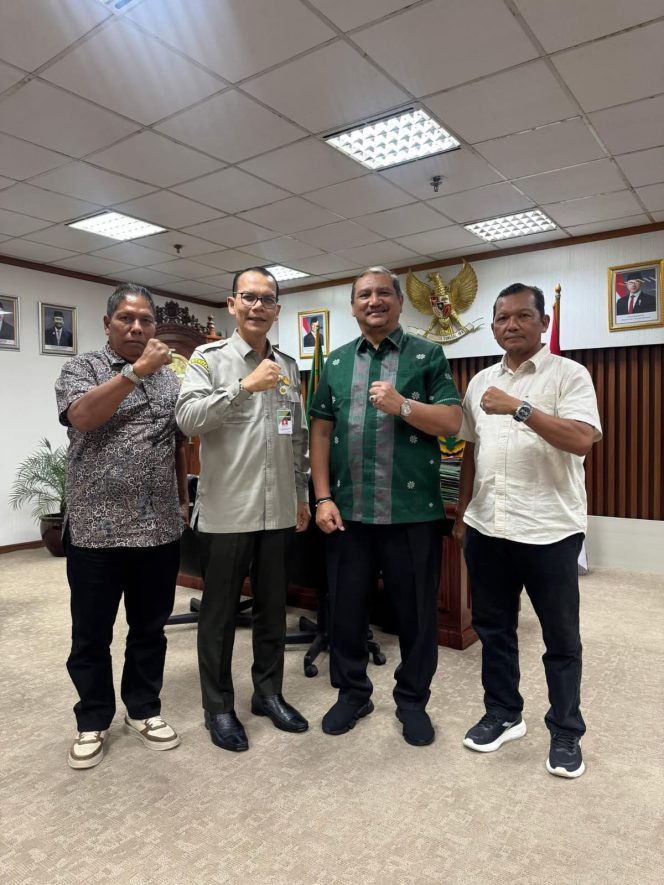 
					Bupati Aceh Tamiang Irjen pol (Purn) Drs Armia Pahmi, MH Lakukan Audiensi Bersama Sekjen Kementan Terkait Pengembangan Sektor Pertanian