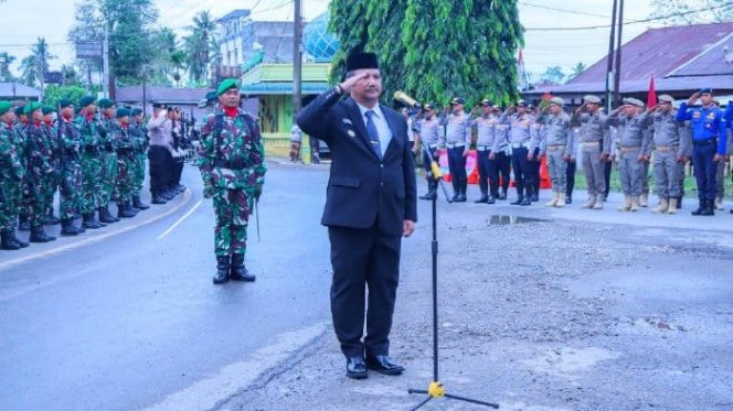 
					Bupati Aceh Tamiang Irjen pol (Purn) Armia Pahmi peringati hari pahlawan