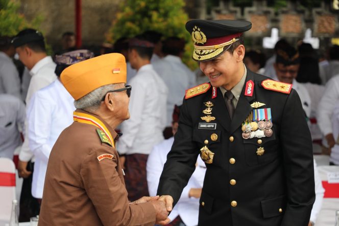 
					Kapolda Bali Hadiri Upacara Peringatan Hari Pahlawan ke-80 Tahun 2025