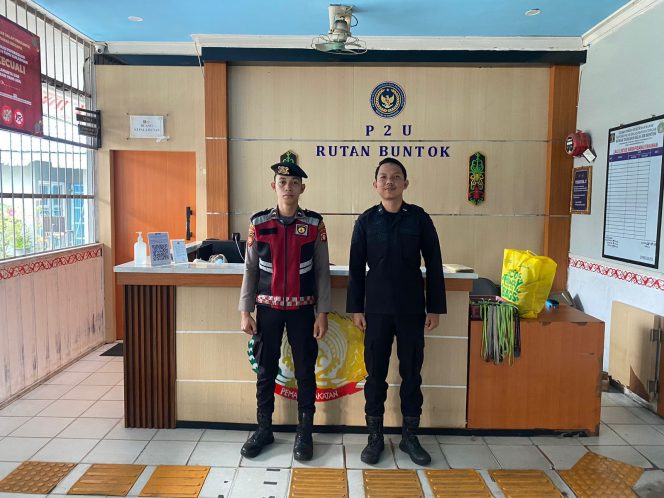 
					Antisipasi Kamtibmas, Personel Satsamapta Polres Barsel Patroli Sambangi Rutan Kelas IIB Buntok