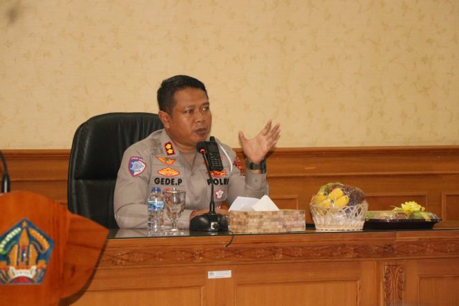 
					AKBP I Gede Putra, S.H., S.I.K., M.H., Secara Resmi Membuka Latpraops Zebra Agung -2025, Polda Bali “Perkuat Penegakan Hukum Lalu Lintas”