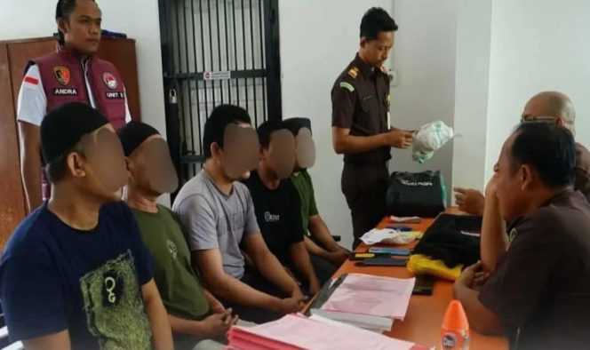 
					Kejaksaan Negeri Pemko Langsa propinsi Aceh tuntut tujuh terdakwa kasus narkoba hukuman mati