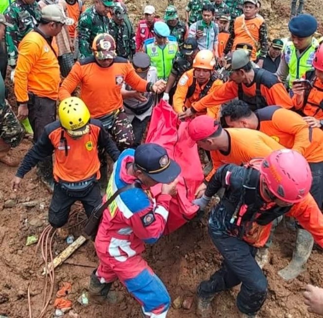 
					Tim Gabungan Temukan Tujuh Jenazah Korban Longsor Cibeunying