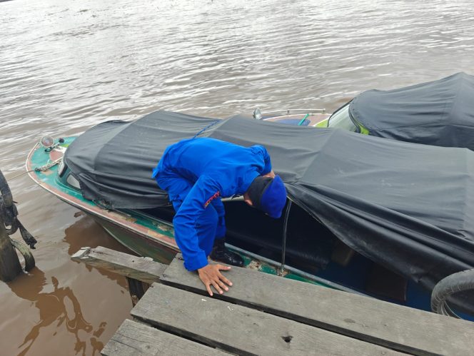 
					Satpolairud Polres Kapuas Cek Kelengkapan Alat Keselamatan kapal yang melintas DAS Kapuas