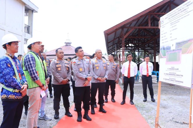 
					Irjen pol Drs Marzuki Ali Basrah Letakkan batu pertama pembangunan joging track Metuah Polres Bener Meriah
