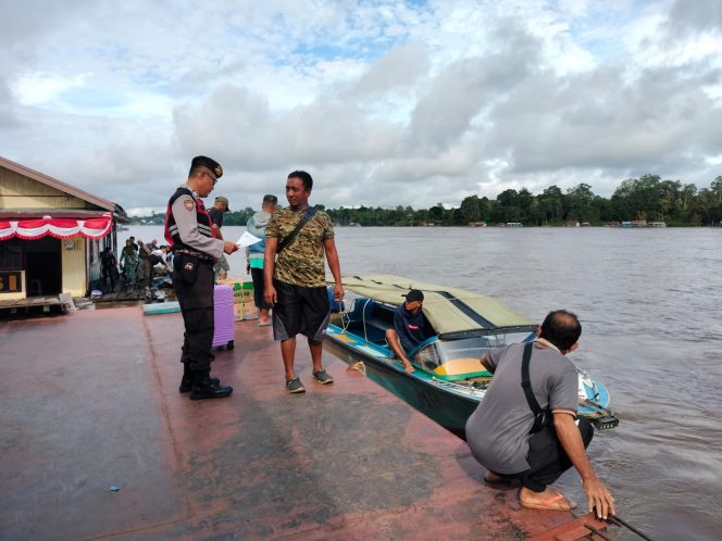 
					Satpolairud Polres Barsel Imbau Penumpang Speed Boat Utamakan Keselamatan Selama Perjalanan