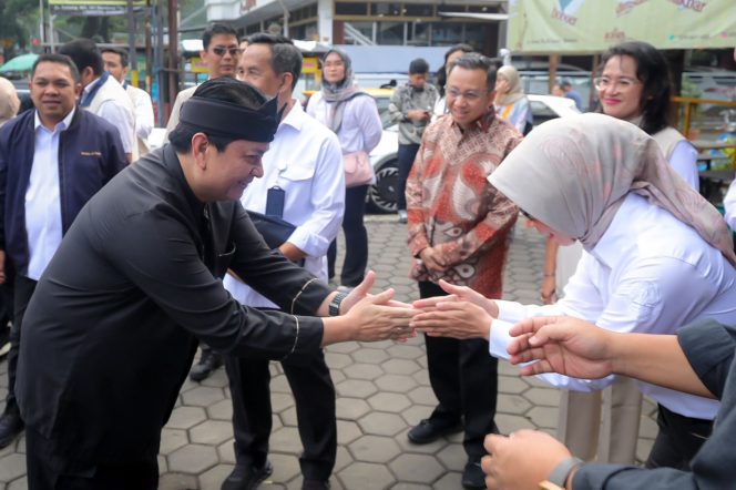 
					Wali Kota dan Menteri Perdagangan Pantau Pasar Cihapit, Harga Pangan Stabil