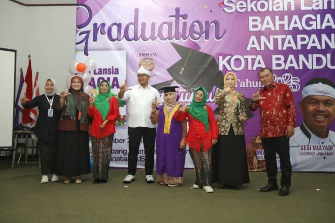 
					Wisuda 105 Siswa Sekolah Lansia Bahagia Antapani, Farhan: Pemberdayaan Lansia adalah Masa Depan Kota