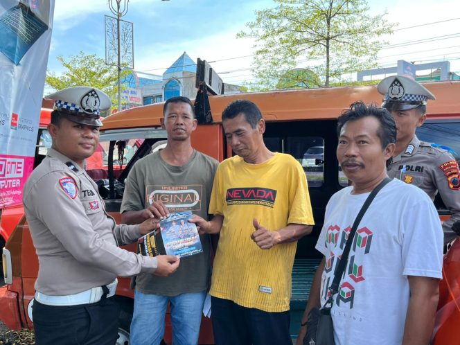 
					Operasi Zebra Candi 2025, Polres Purbalingga Ajak Sopir Angkot Tertib Lalu Lintas 