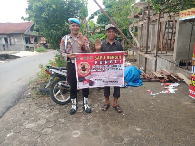 
					Personel Polsek Karau Kuala Sosialisasikan peraturan Presiden nomor 87 tahun 2016 Dengan Warga