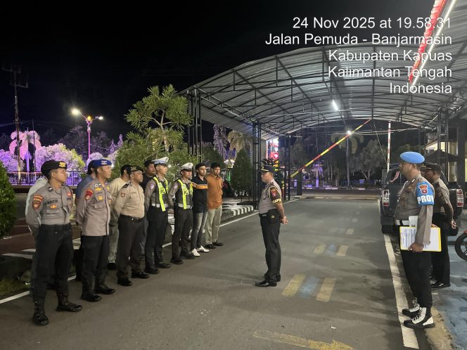 
					ANGGOTA SATSAMAPTA POLRES KAPUAS MELAKSANAKAN APEL MALAM PIKET PENJAGAAN DAN PENGECEKAN TAHANAN BERTEMPAT DI HALAMAN MAKO POLRES KAPUAS.