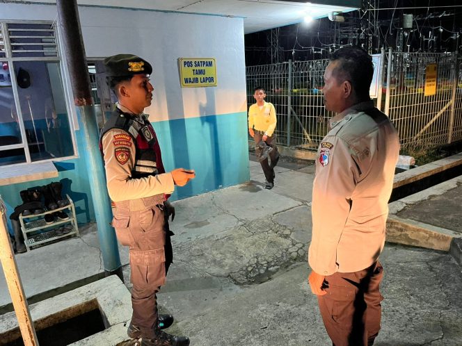 
					PATROLI PRESISI SATSAMAPTA POLRES KAPUAS MELAKSANAKAN GIAT PATROLI KE BEBERAPA TEMPAT SEPERTI DI JL. KALIMANTAN DI KAB.KAPUAS.