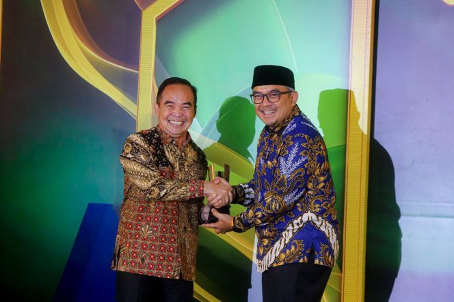 
					Pemkot Bandung Beri Penghargaan ASN Terbaik 2025 dan Luncurkan Aplikasi Gercep Asik Mobile