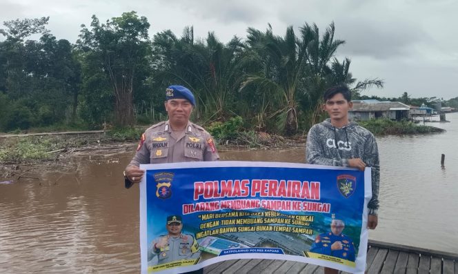 
					Tingkatkan Kesadaran Kebersihan Lingkungan, Satpolairud Imbau Masyarakat Pesisir Untuk Tidak Membuang Sampah Ke Sungai