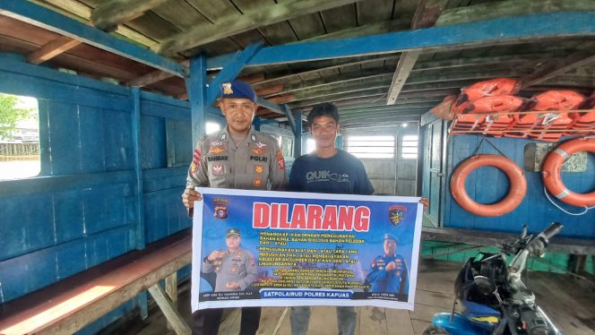 
					Cegah Illegal Fishing, Satpolairud Polres Kapuas Imbau Hal Ini Pada Warga Pesisir DAS Kapuas.