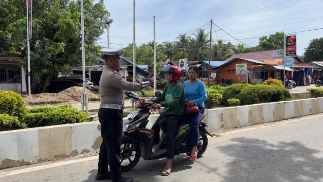 
					Operasi Zebra Telabang 2025, Satgas Gakkum Satlantas Polres Murung Raya Tegur Pengendara Yang Tidak Menggunakan Helm