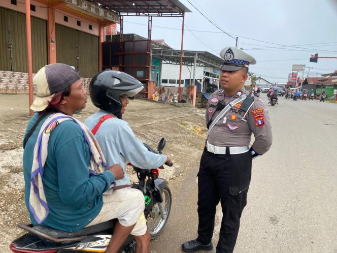
					Ops Zebra, Satlatas Polres Murung Raya Bina Ditempat Pelanggar Lalu Lintas