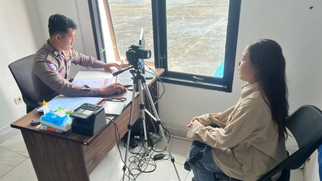 
					Polantas Menyapa, Mendekatkan Polisi dengan Masyarakat Pada Pelayanan SIM Polres Murung Raya