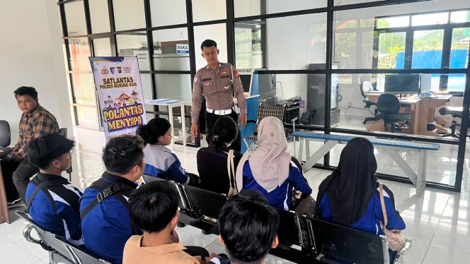 
					Polantas Menyapa, Satlantas Polres Murung Raya Berikan Pelayanan Prima Bagi Pemohon SIM