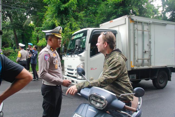 
					Hunting Mobile System dalam Ops Zebra Agung 2025, Polda Bali Ciptakan Ketertiban Lalu Lintas