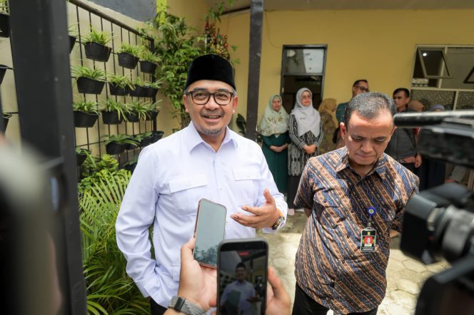 
					Wali Kota Bandung Sambangi SDN 117 Batununggal, Sapa Siswa dan Sampaikan Permohonan Maaf