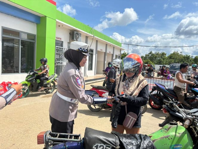 
					H-13 Operasi Zebra Telabang 2025, Satlantas Polres Murung Raya Bagikan Leafet di SPBU Puruk Cahu