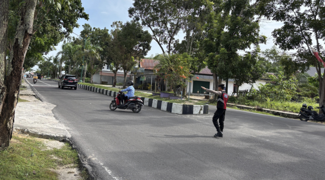 
					Wujudkan Jalan yang Aman, Sabhara Polres Sukamara Giatkan Pengaturan Lalu Lintas Pagi