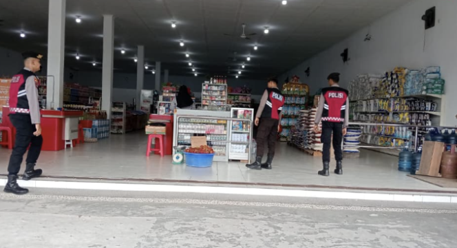 
					Patroli Dialogis di Area Pertokoan, Upaya Sabhara Polres Sukamara Ciptakan Rasa Aman