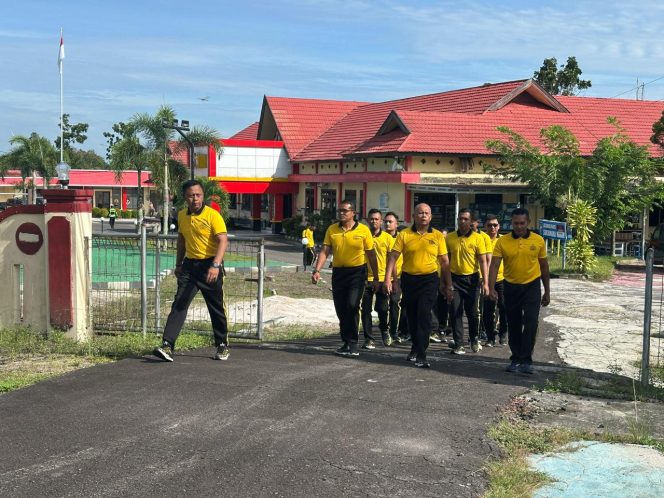 
					Polres Sukamara Gelar Jalan Santai Bersama Dipimpin Wakapolres