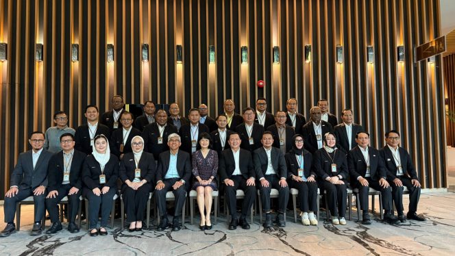 
					Wali Kota Palangka Raya Ikuti Pendidikan Kepemimpinan di National University of Singapore