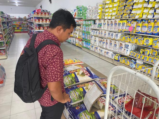 
					Satreskrim Polres Sukamara Lakukan Inspeksi Harga Beras di Pasaran