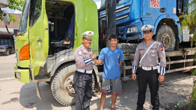 
					Polanta Menyapa Satlantas Polres Kotim Gencarkan Sosialisasi Operasi Zebra Telabang 2025, Sasar Sopir Truk di Sampit