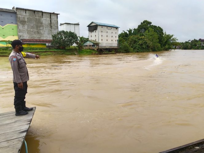 
					Polsek Kahut: Pantau Perubahan Debit Air Beri Peringatan Dini Banjir