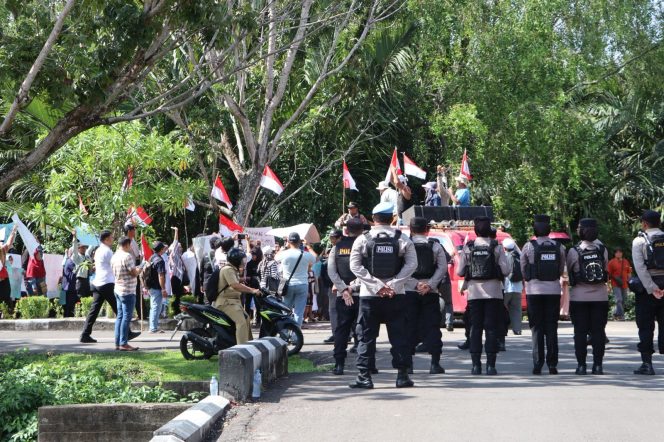 
					Respons Cepat Polres Seruyan Amankan Jalannya Unjuk Rasa