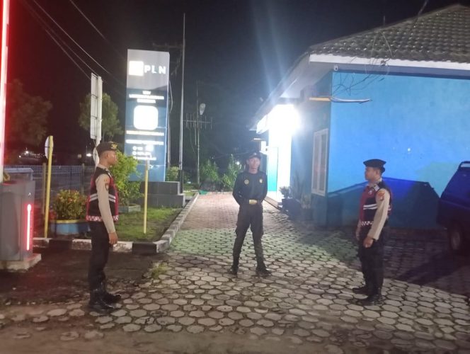 
					Samapta Polres Sukamara Pastikan Kenyamanan Warga Lewat Patroli Malam Rutin