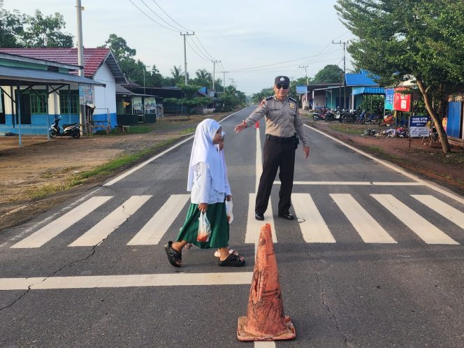 
					ANGGOTA POLSEK PULAU PETAK LAKSANAKAN GATUR GUNA TERCIPTANYA KAMSELTIBCAR