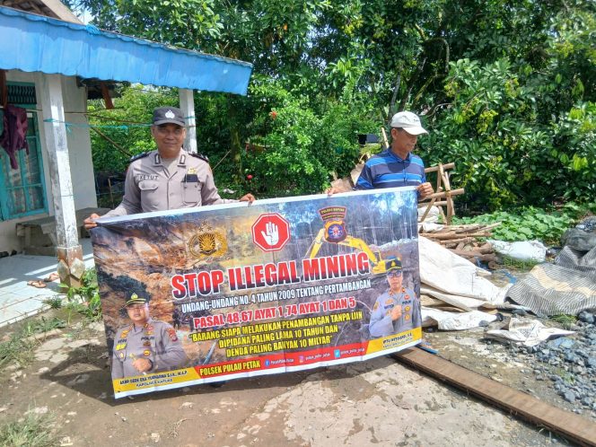
					PERSONEL POLSEK PULAU PETAK LAKSANAKAN SOSIALISASI ILEGAL MINING KE MASYARAKAT GUNA PENCEGAHAN TAMBANG LIAR DI WILAYAH KECAMATAN PULAU PETAK