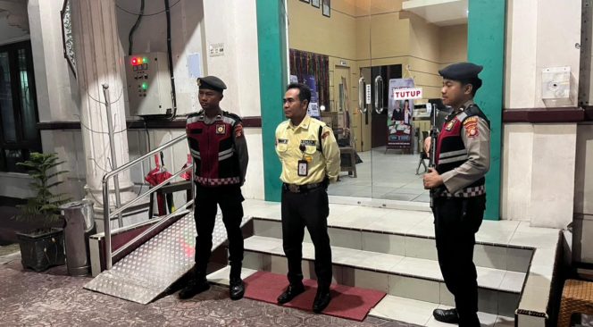 
					Antisipasi Gangguan Kamtibmas, Samapta Kawal Keamanan Bank Kalteng
