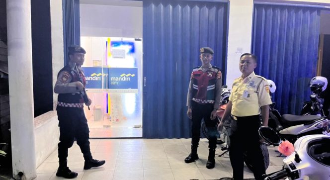 
					Polres Sukamara Tingkatkan Keamanan Lewat Patroli di Bank Mandiri