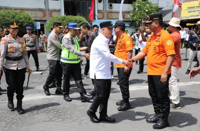 
					Kapolda Bali Dampingi Menteri Perhubungan dan Kakorlantas Tinjau Pengamanan Angkutan Nataru di Pelabuhan Gilimanuk