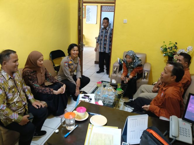 
					Jumat Curhat Polres Kobar dengan Bersama Warga Masyarakat Desa Bumiharjo situasi aman kondusif