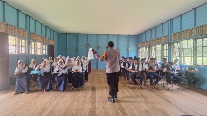 
					Sambang SMP 4 Murung, Bhabinkamtibmas Sosialisasikan Penerimaan Siswa Baru SMA Kemala Taruna Bhayangkara TA 2026