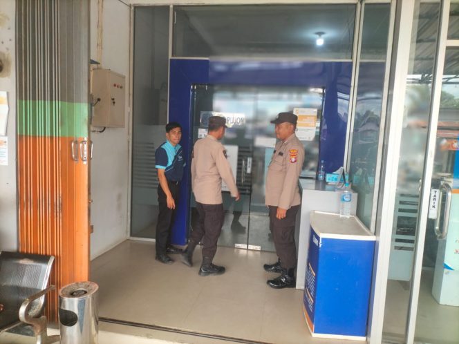 
					Anggota Polsek Kapuas Tengah laksanakan Patroli Rutin ke bank BRI unit Pujon.