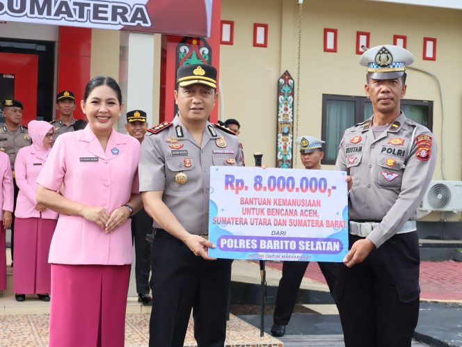 
					Dari Polres Barsel Untuk Sumatera, Kapolres Pimpin Pelepasan Bantuan Sosial Kemanusiaan Untuk Korban Bencana