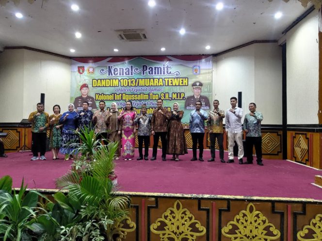 
					Kapolres Murung Raya Hadiri Kegiatan Kenal Pamit Dandim 1013/Mtw