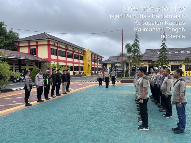 
					ANGGOTA SATSAMAPTA POLRES KAPUAS MELAKSANAKAN SERAH TERIMA PIKET PENJAGAAN DAN PENGECEKAN TAHANAN BERTEMPAT DI HALAMAN MAKO POLRES KAPUAS.