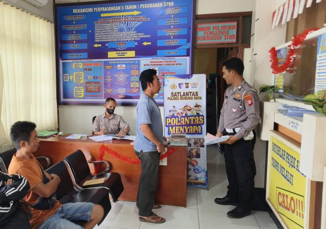 
					Satlantas Polres Murung Raya Terus Maksimalkan Pelayanan Humanis di Samsat Pada “Polantas Menyapa”